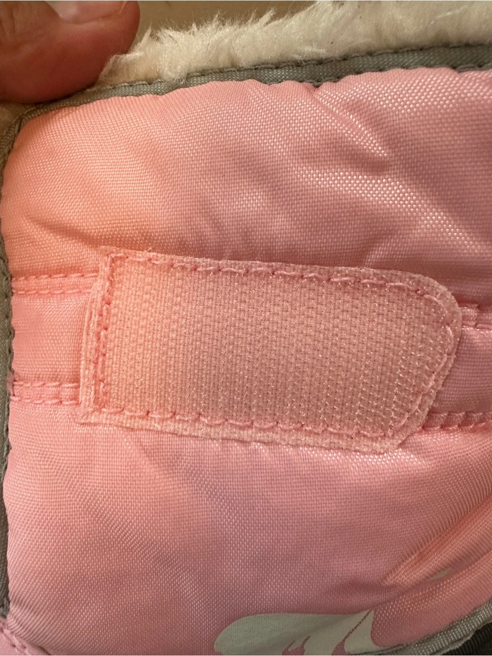 Kids girls Sz 13 Sorel Snow boots. Pink. NWOT. No sign of wear.